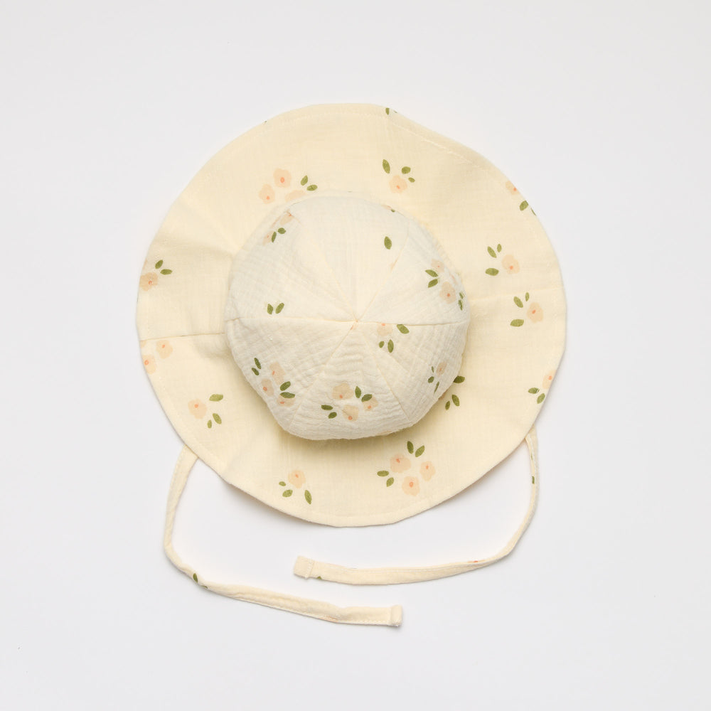 Daisy print sun hat for toddlers and babies