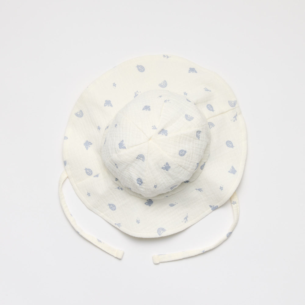 Baby sun hat with enchanted garden print in blue 